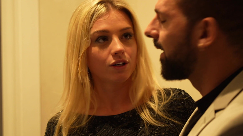 Jet sex prod: Alice se la follan por primera vez por el culo