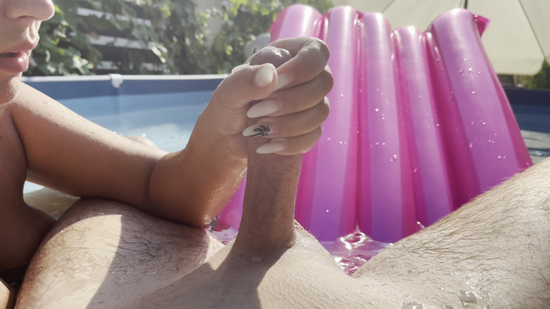 fantasycouplexxx: Kåt tjej - footjob &amp;avsugning som slutar med sperma i munnen