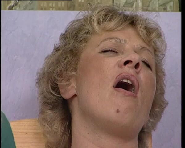 YOUR FIRST PORN: 흑인 대물 자지에게 따먹히는 거유 밀프