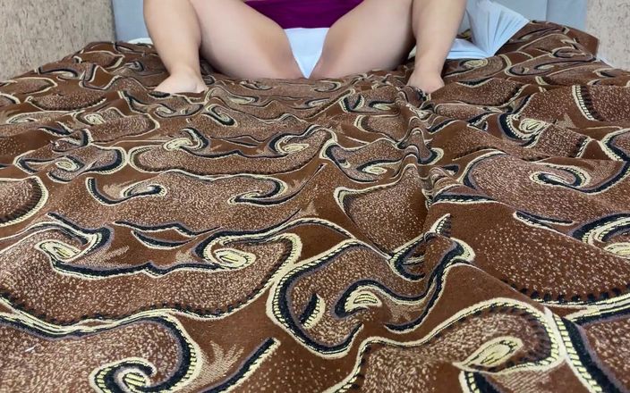Lux Eva: Stříkej se mnou. Zblízka masturbace kundičky a pulzující orgasmus