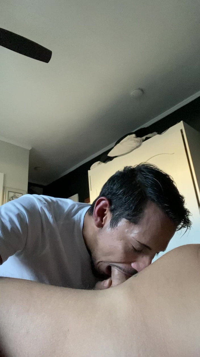 Texas Toxicos: 拉丁裔papi吞下大白鸡巴的大量精液