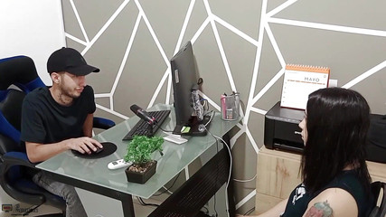 Vayolet: 操一个想要从我的商店买衣服的大屁股拉丁女郎 - 西班牙语色情