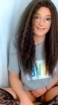 A joi da menina trans anime termina em um acabamento explosivo