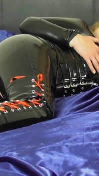 Latexová paní, sání, šukání a creampie