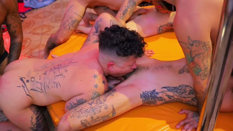 Gabes ftm: Pesta seks trans menghasilkan banyak memek basah.