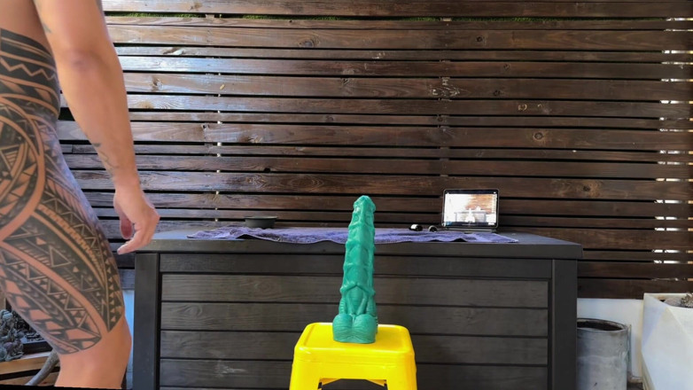 ortizjona: Ormanda uzun bir yürüyüşten sonra terasta dildo seansı "ortizjona"