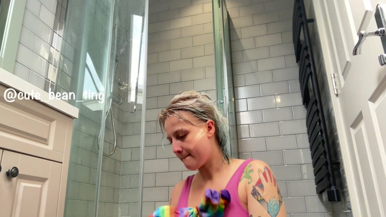 Alice Bean: Dusch voyeur samling