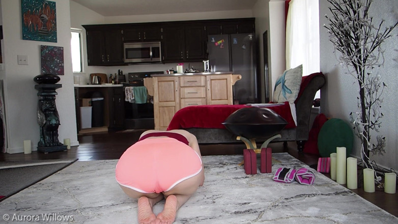 Aurora Willows: Daily Motivation Day 145 cameltoe in Peach shorts
