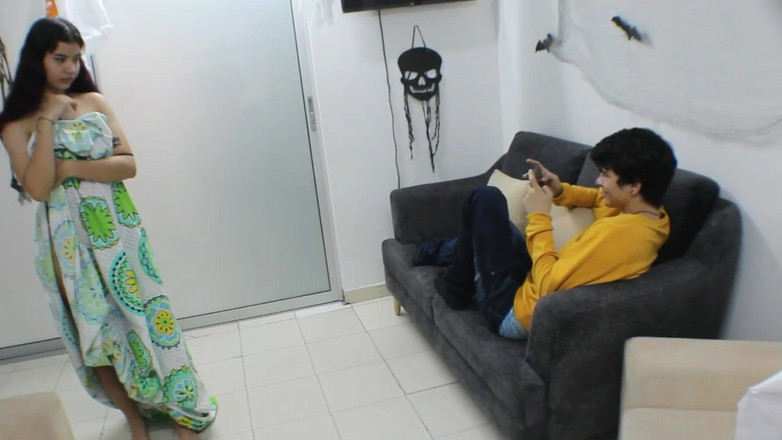 MAFELAGO: Latina-stiefschwester lutscht schwanz und hat harten sex!