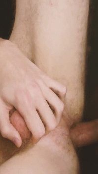 Adegan nakal gay-4_twink cherub suka banget pantatnya dientot sama cowok nakal