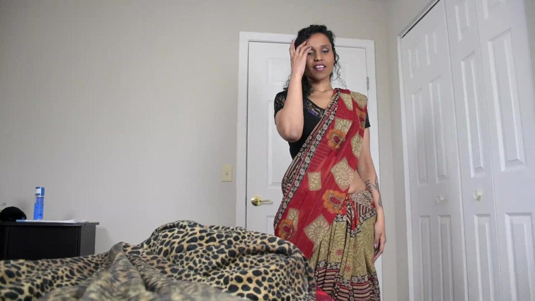Sexy Lily: Mamă sexy indiană excitată cu fund masiv oferă o muie...