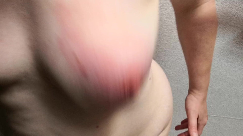 Bouncy Tits Action: Abofetear mis tetas y tirar de mis pezones