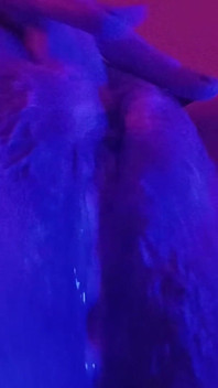 Ejaculez de două ori la rând cu dildo-ul meu mare cu spermă