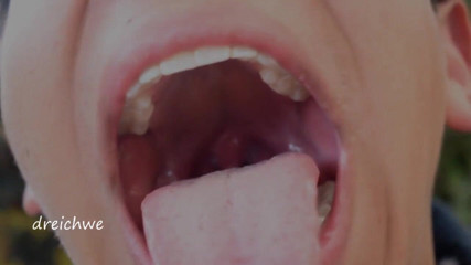 Dreichwe: Doing tricks with my tongue in the garden