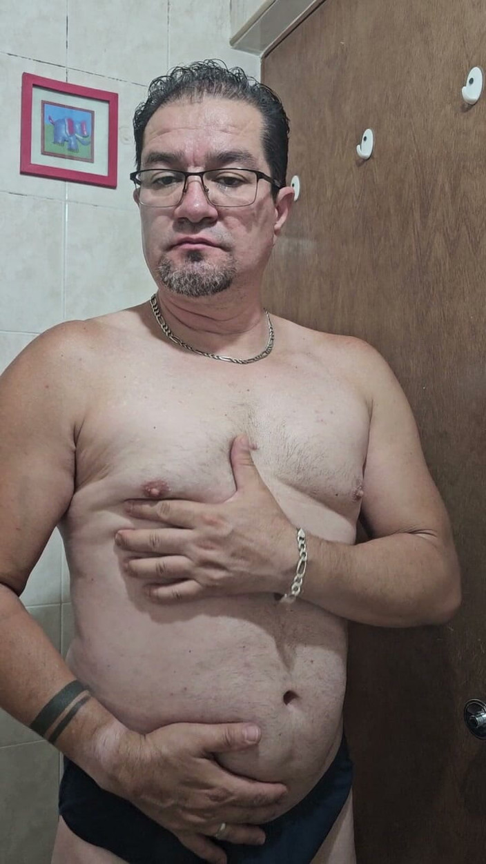 Brayan_PerDiazz: Before a Bath I Played with