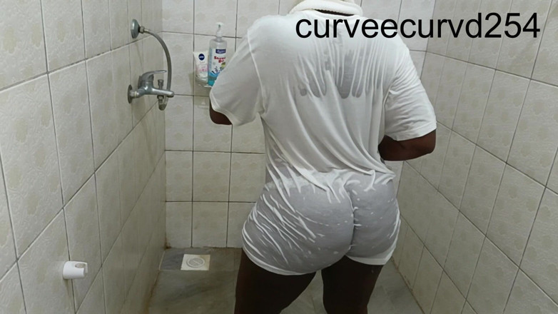 Curveecurvd254: On s’est fait sucer et baiser twerkés : romance dans la...