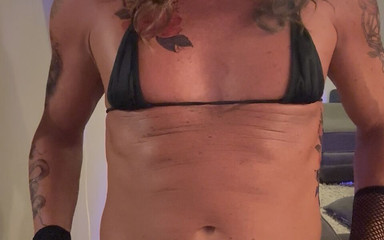 Orlandi480: Tätowierte Und Ein Mikro-bikini!