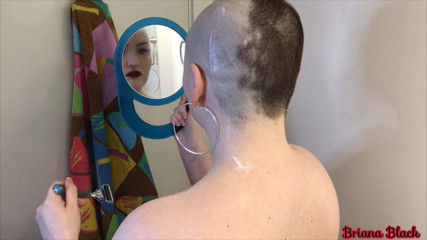 Briana Black: Rasage de tête lisse personnalisé