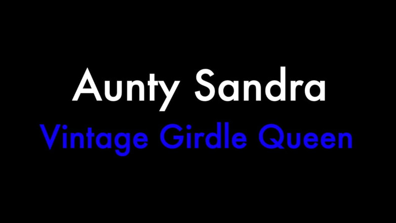 Aunty Sandra vintage girdle queen: Tatie Sandra s’habille pour vous tous