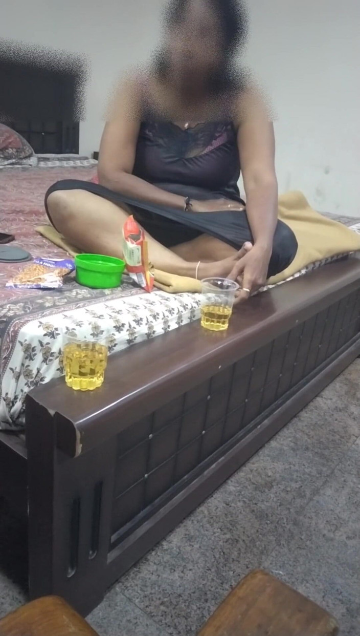 Tamil lesbian: Грязные разговоры с закусками