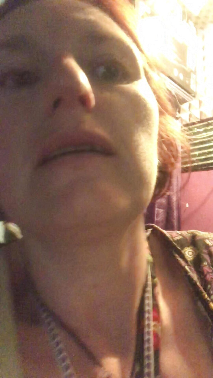 MistressWriggler: Wybuch na sikanie po wrócić do domu z niektórymi artykułami...