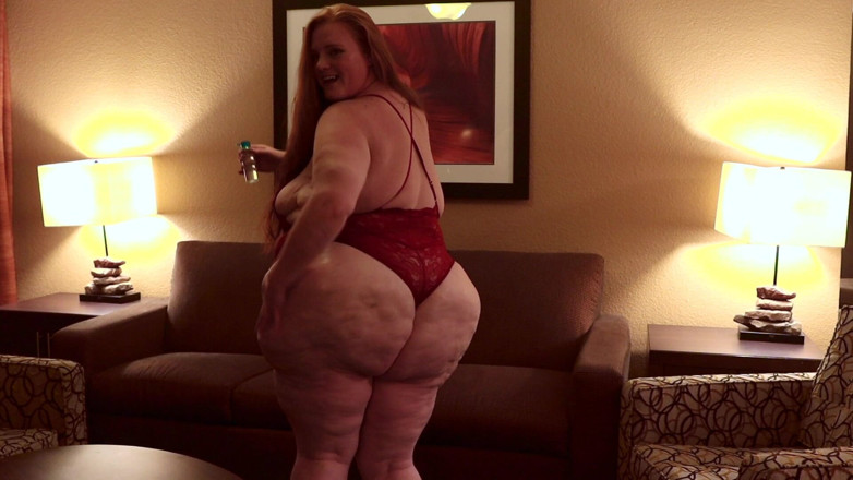 Julie Ginger: Oily Ass Twerking