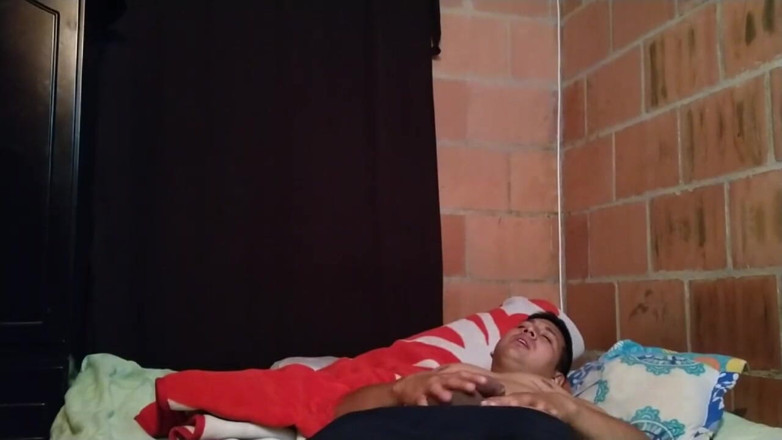 Alejo Rom: Latino masturbiert im zimmer