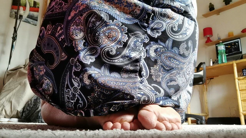 Nicoletta Embassi: Deep Cleaning Carpet, Bare Feet, and Vacuum Cleaners at Full...