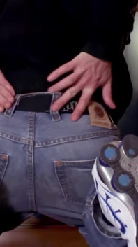 Chav fuma e cavalca un grosso dildo - Picaldi, Shox