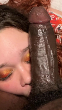 Katt Staxxx 그리고 Ahanu Reed는 그에게 음식을 제공하기 전에 그에게 사정을 빨아!!