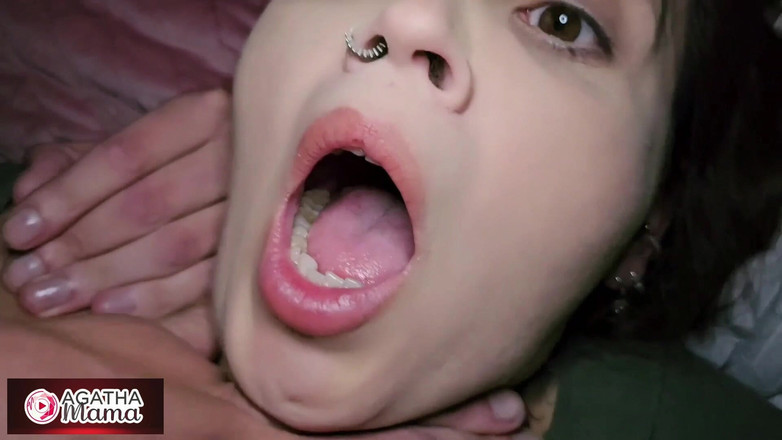 Agatha Mama: Agatha Mama trong một MILF, giữa giấc mơ và hoảng...