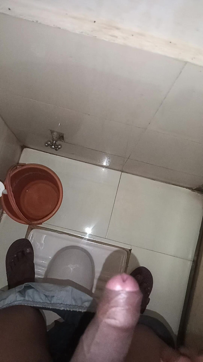 Aniketgod: Cowok india ngocok kontol majikan doggy di toilet