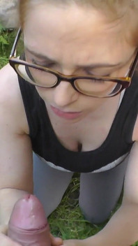 Penny Pax busted na zewnątrz Tresspassing daje BJ!