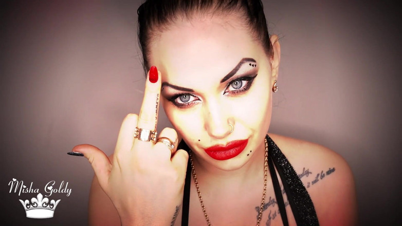 Goddess Misha Goldy: Wank do mojego środkowego palca głupi jerkaholic!