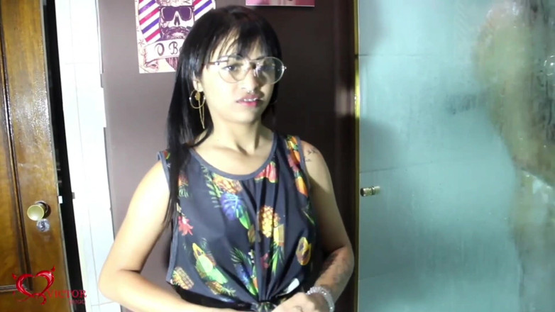 VictorHugo: Прибывший из Академии, и мы принимает ванну вместе