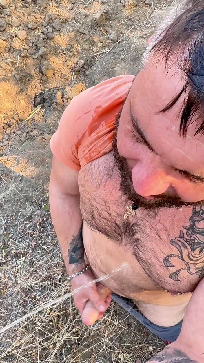 Bear mr: Decidi me masturbar na floresta, mas algo não saiu conforme...