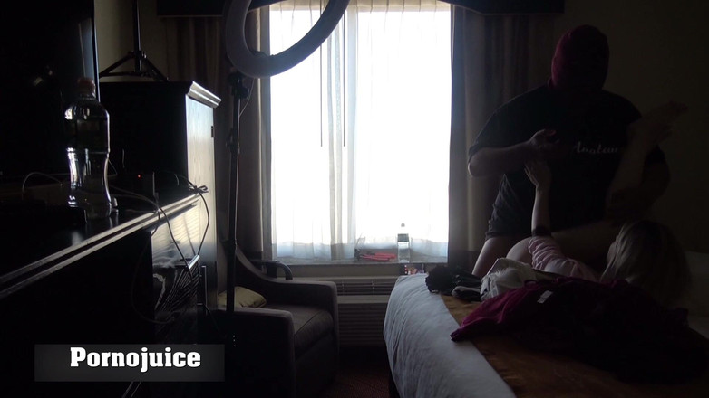 PornoJuice: イン・ザ・シャドウズ 主演 レイ・レイ