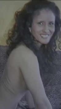 MILF Se Calienta Con Consolador Y Luego Toma Una Polla De Verdad