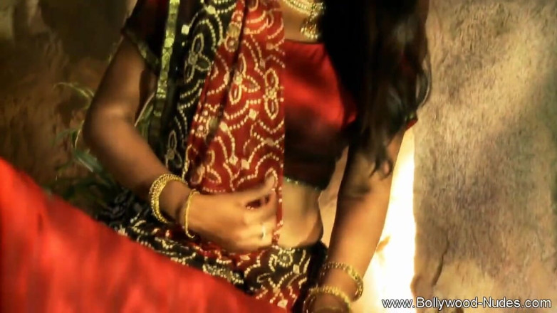Bollywood Nudes: Таинственный эротический характер женщины