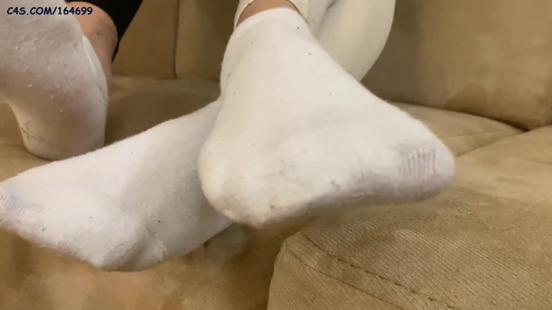 Petite Princesses Femdom: Putri muda nakal setelah gym - kaus kaki, sepatu kenegaraan, sol,...