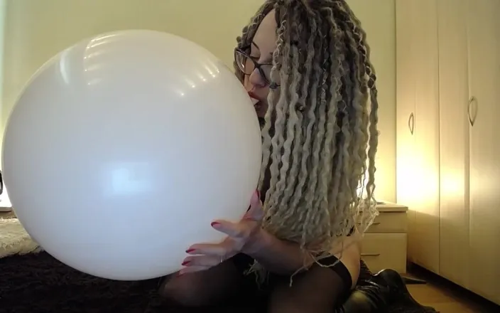 BadAssBitch: White Big Ballon Blow Then Pop with Ass