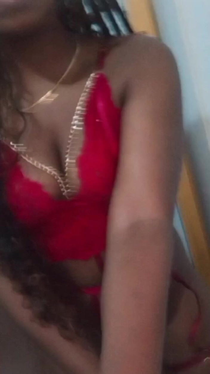 Minayi: Sexy brunetka měření Super smyslné spodní prádlo