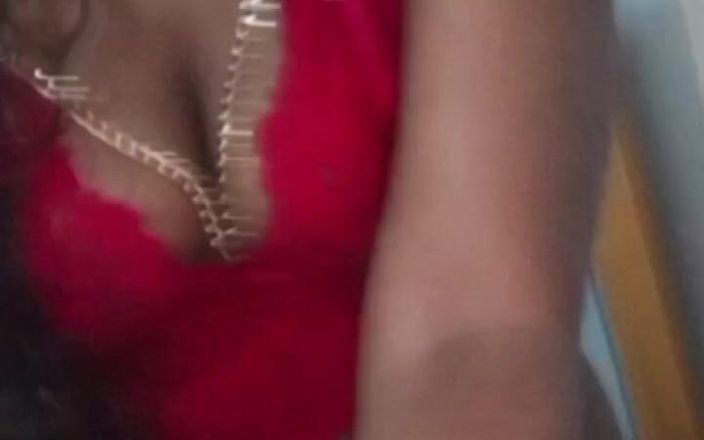 Minayi: La misura della mora sexy in un intimo super sensuale