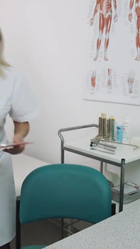 Doktor seks kliniğinde tedavi edildi Lulu Gun