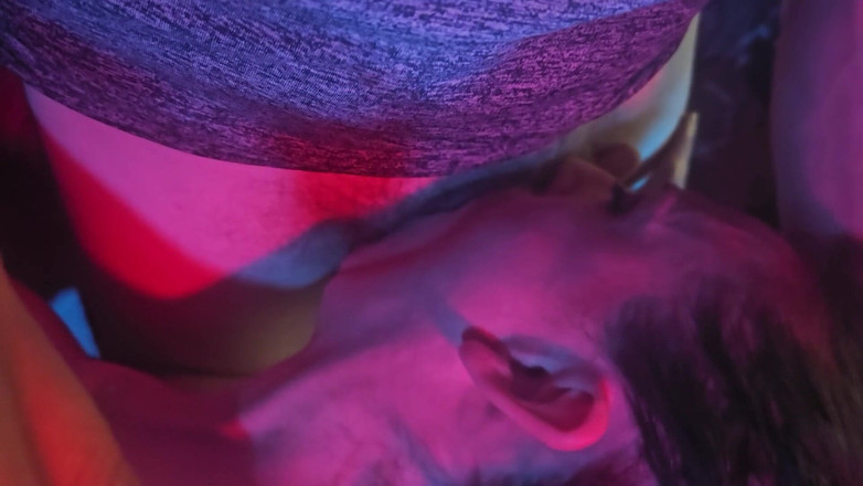 VinnyMacNDelilah: 자지를 빨고 따먹히는 18세 소녀