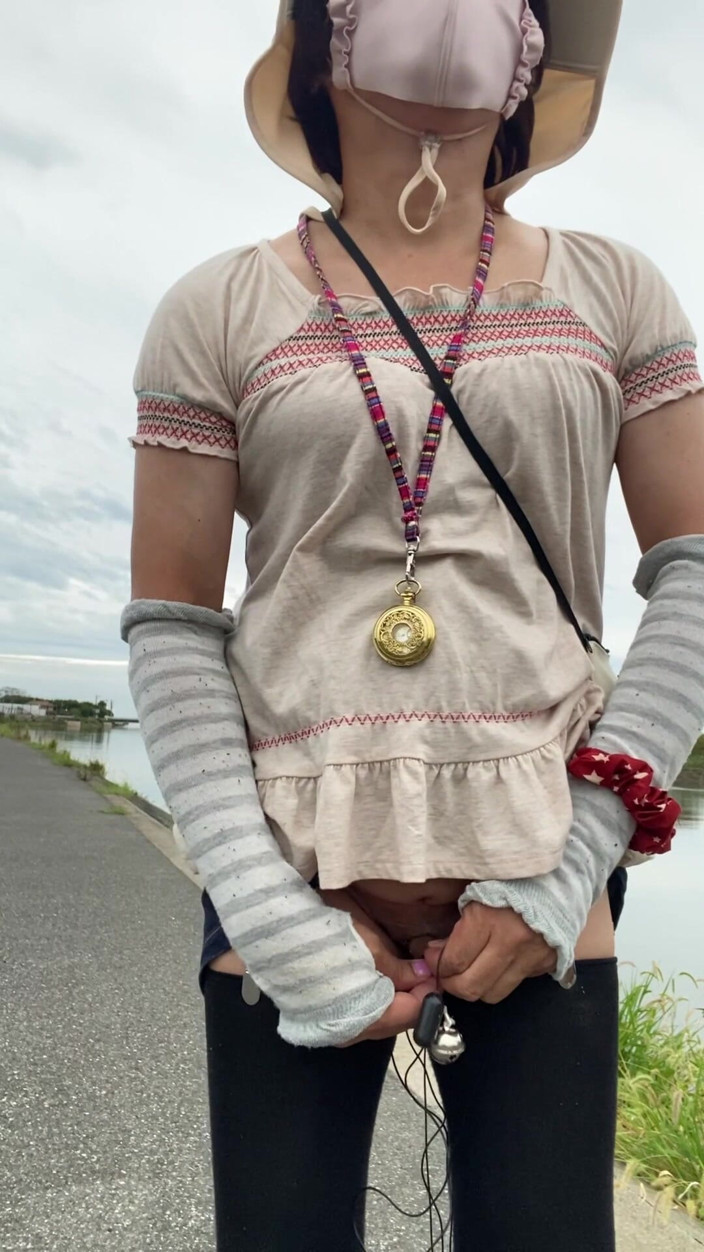 megu2002: Masturbation exposée au bord de la rivière n°311