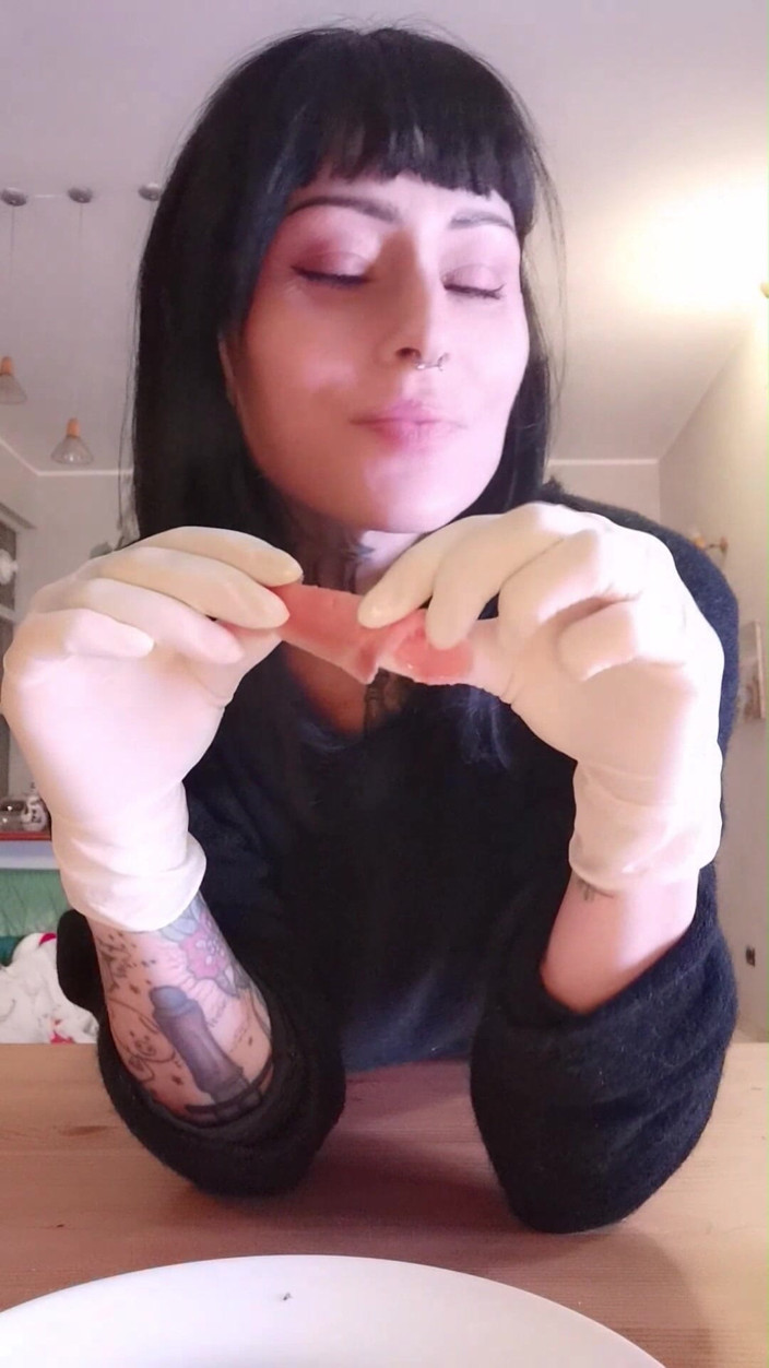 Your italian goddess: Mám hlad, teď jím lososové bílé latexové rukavice goddesslolli