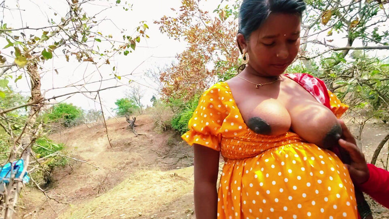 Premi pooja: Entrou no clima e fodeu sua bunda