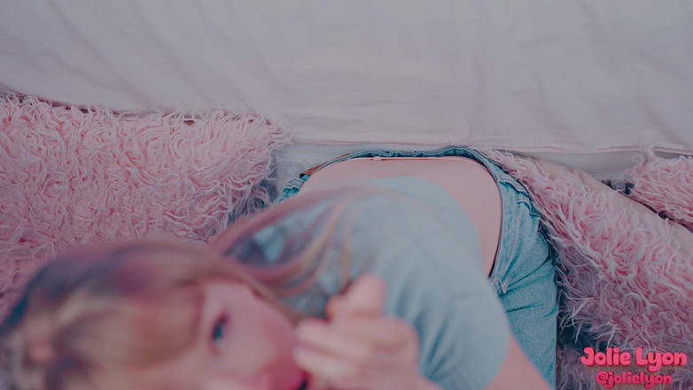 Jolie Lyon: Bully me too šikanuje moji nevlastní dceru