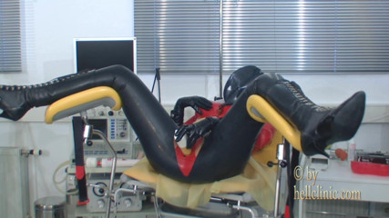 Rubber & Clinic Studio - 1ATOYS: Sesso stravagante in maschera al gas